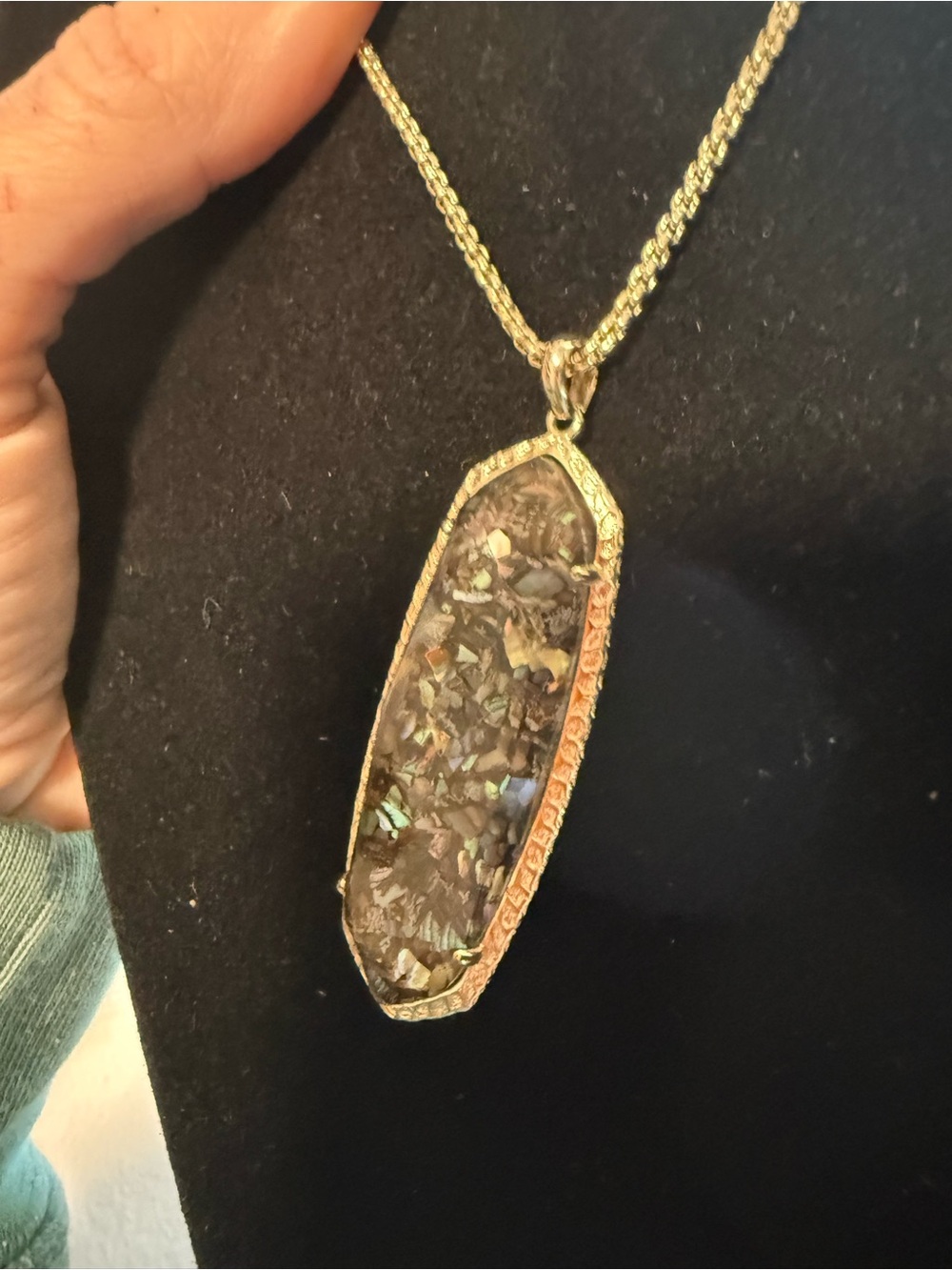 Kendra Scott Gold-Tone Crushed Abalone Layden Necklace. Limited Edition - Picture 6 of 7